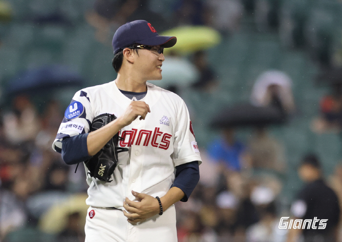 "7이닝 무실점? 야수들 수비 집중력 덕분" 안경에이스의 뜨거운 하이파이…