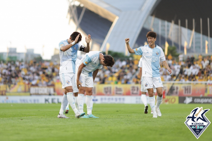 [현장리뷰]'인종차별 논란' 박용우 속죄포→90도 인사 울산, 광주 1대…