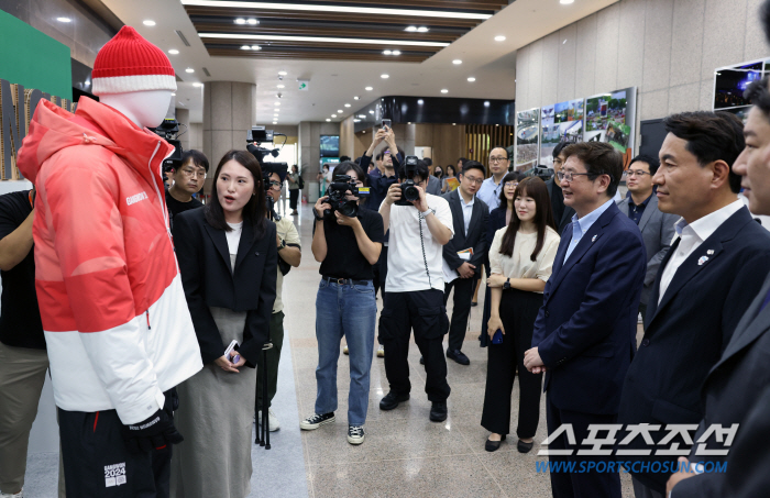 "강원2024 성공 위해" 김연아 메달 디자인 설명X곽윤기 유니폼 모델.…