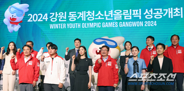 "강원2024 성공 위해" 김연아 메달 디자인 설명X곽윤기 유니폼 모델.…