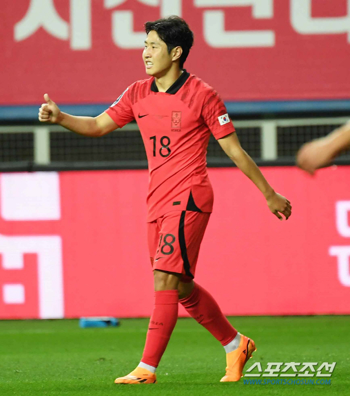 [오피셜]태극기 든 KING 이강인, '한국인 최초' PSG 공식 입단 …