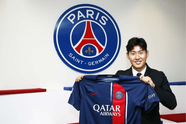 [오피셜]태극기 든 KING 이강인, '한국인 최초' PSG 공식 입단 …