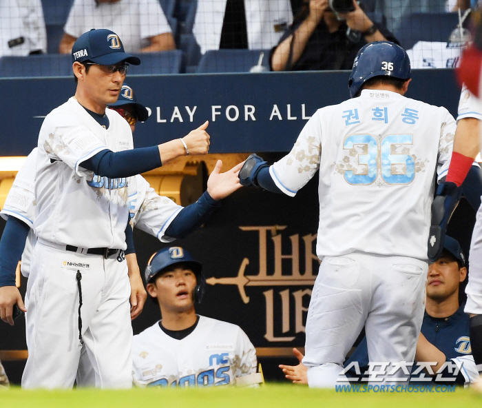 '낙동강 라이벌전 스윕+4위 도약' NC 강인권 감독 "후반기 더 좋은 …