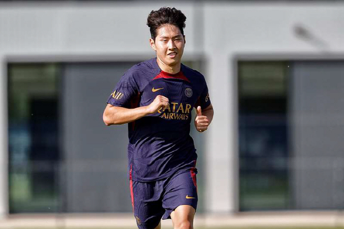 '美친 친화력' KING 이강인 '형들 챙김이' 출동, PSG 새 시즌 …