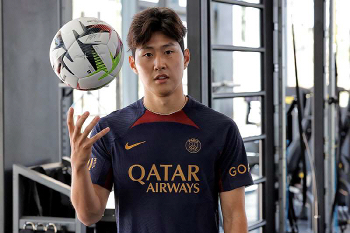 '美친 친화력' KING 이강인 '형들 챙김이' 출동, PSG 새 시즌 …