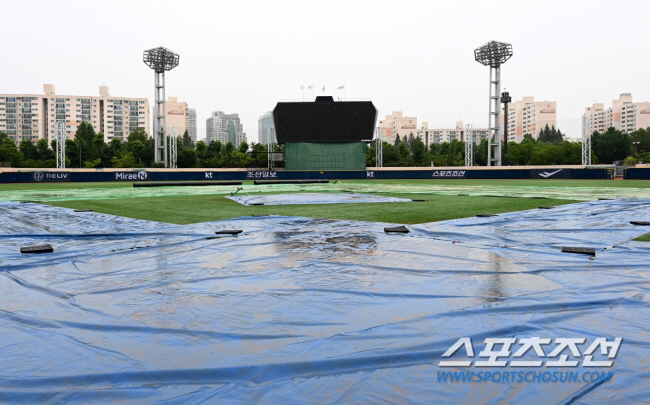 '비 폭탄에 속수무책' 청룡기, 결국 일정 전면 조정…16일 재개 (종합…