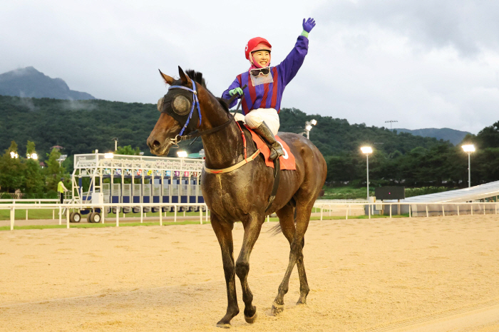 [경마] '우연 아닌 실력으로 입증!' 농림축산식품부장관배에서 '글로벌히…