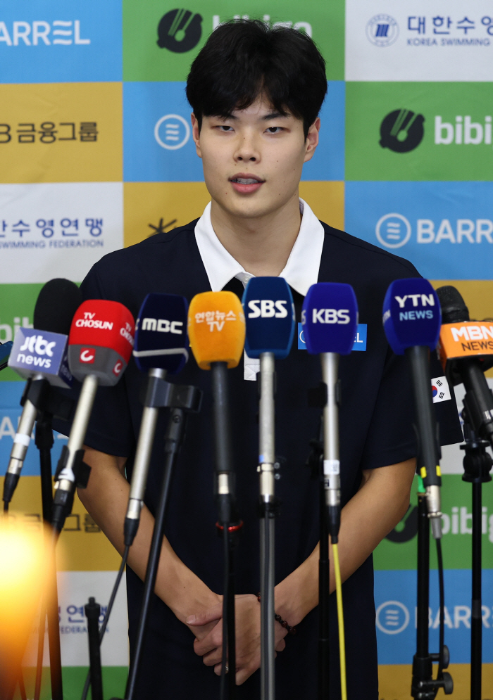 황선우 "자유형 200m 亞 1위, AG 지키기 위해 열심히 훈련" 후쿠…