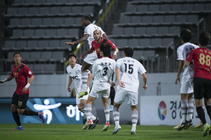 '4경기 무승' 경남FC, 서울이랜드 원정 승리 통해 분위기 전환