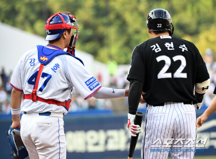 '뱃살 꼬집던 손이 다정하게 바뀐 순간' 마당발 강민호가 안방에 있으면 …