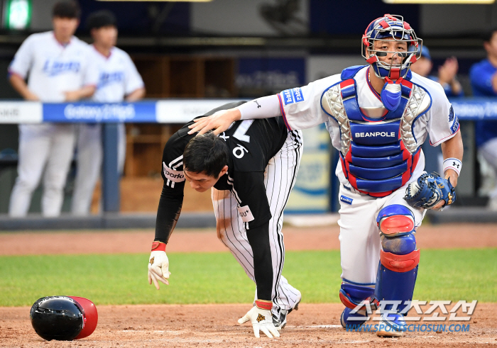 '뱃살 꼬집던 손이 다정하게 바뀐 순간' 마당발 강민호가 안방에 있으면 …