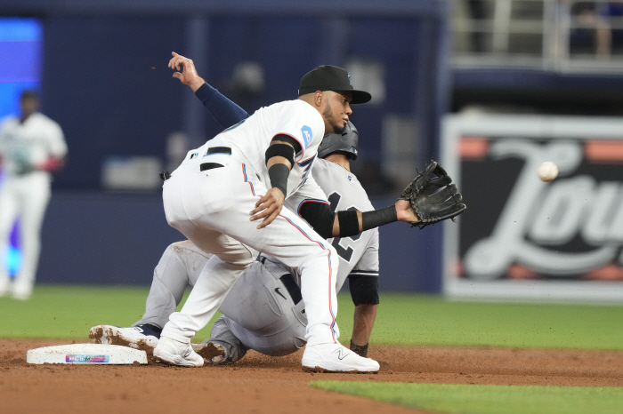 "김하성, 아직 톱 아니야" WAR 야수 1위 또 외면받다니, MLB 올…