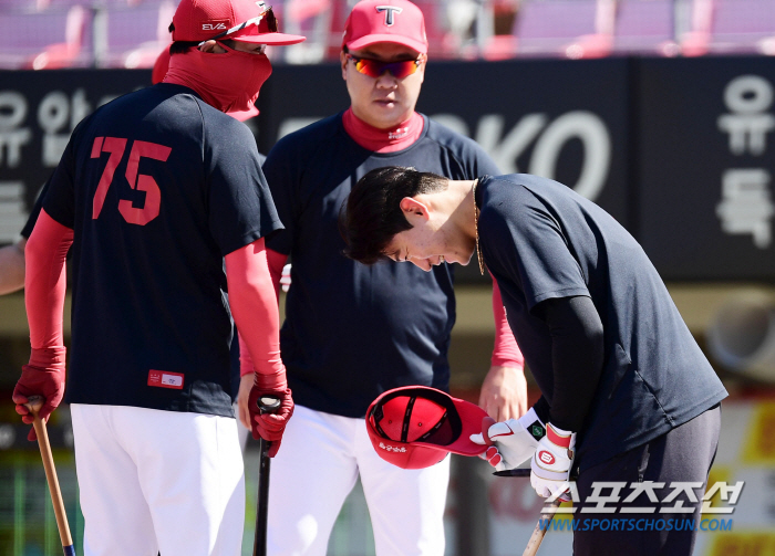 '방망이 네가 사 와!' 김도영, 매서운 타격감 뽐냈으나 코치에게 혼쭐[…