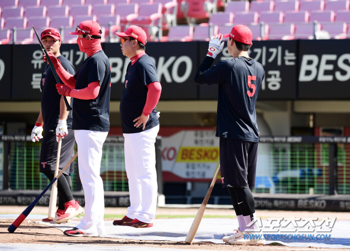 '방망이 네가 사 와!' 김도영, 매서운 타격감 뽐냈으나 코치에게 혼쭐[…