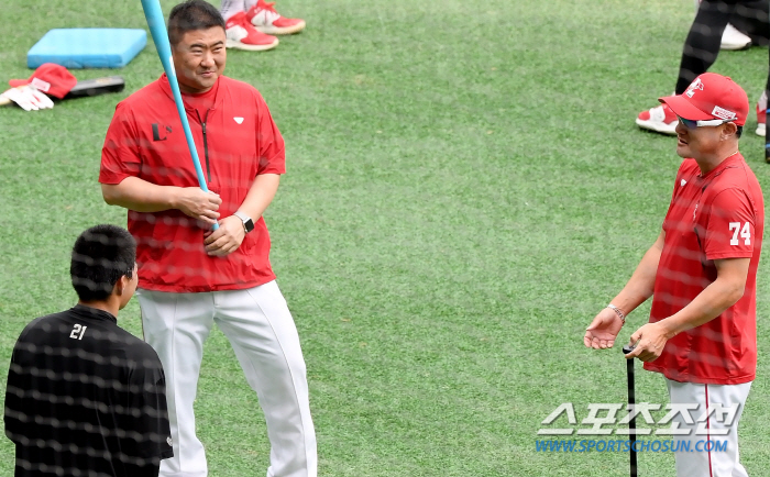 잠실구장 볼보이 된 고교 투수, '밥값 벌자’고 시작했는데 상상도 못 한…