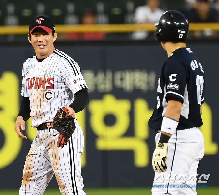 '이거까지 잡으면 반칙이지' 동갑내기 친구 허경민도 놀란 오지환 호수비.…