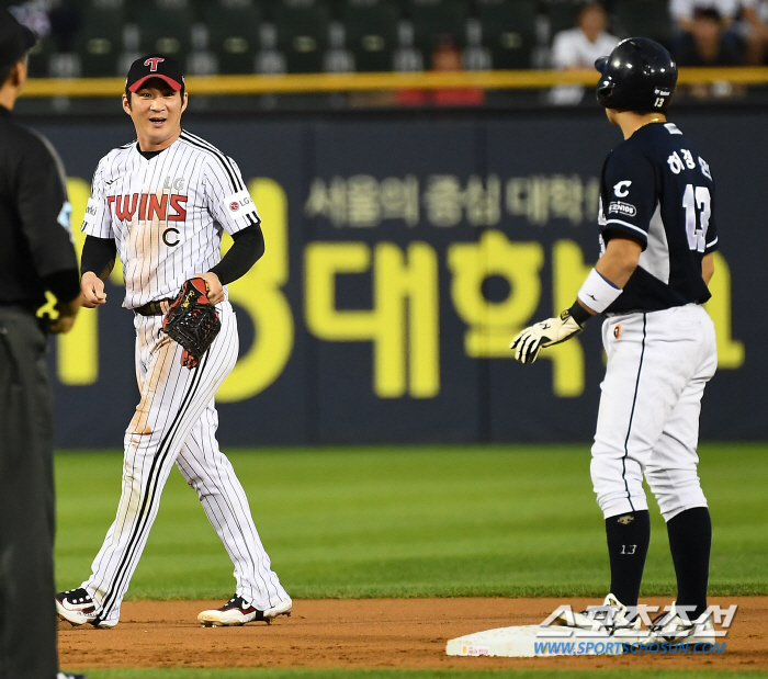 '이거까지 잡으면 반칙이지' 동갑내기 친구 허경민도 놀란 오지환 호수비.…