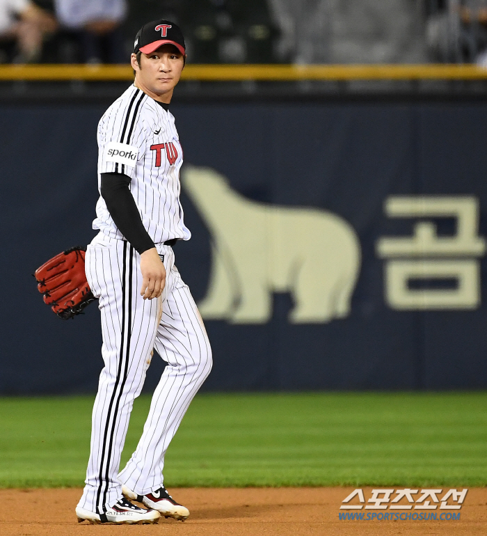 '이거까지 잡으면 반칙이지' 동갑내기 친구 허경민도 놀란 오지환 호수비.…