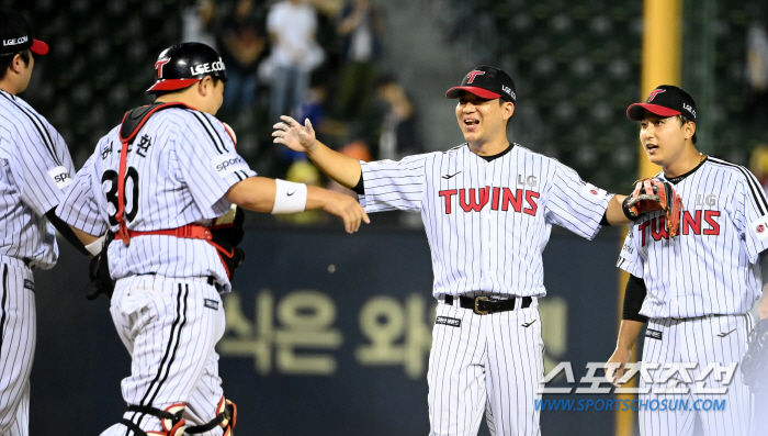 승리 지킨 이적생 투수와 함께한 쌍둥이들의 즐거운 발맞춤, '어서 와~세…