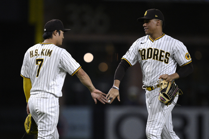 김하성 30·31도루 연속 성공! 한국인 최초 MLB 30도루 고지 정복