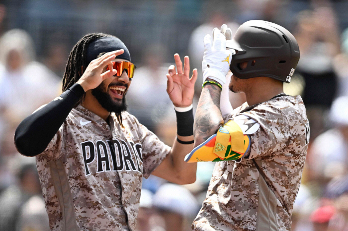 김하성 30·31도루 연속 성공! 한국인 최초 MLB 30도루 고지 정복