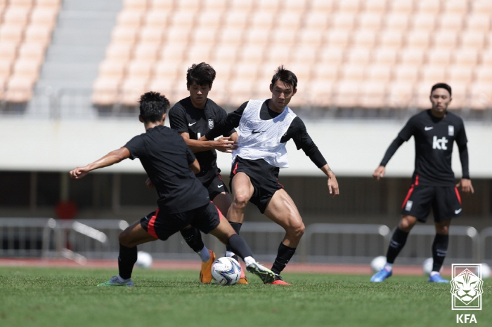 황선홍 AG 대표팀 감독의 간절함 "이강인, 회복속도 빨라, 빨리 합류했…