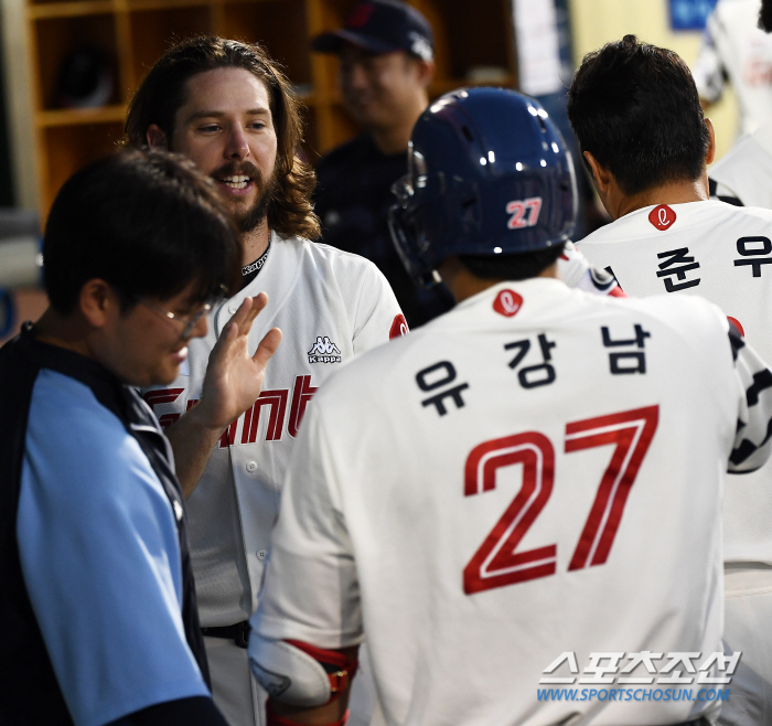 포효한 '사직 예수' 윌커슨, 울산 마운드에서도 빛났다 '가을 야구 희망…