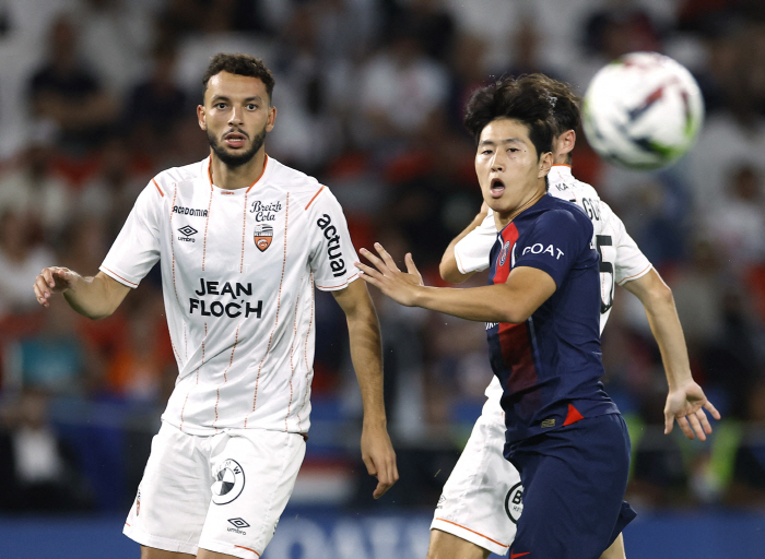 '골든보이 이즈 백' 허벅지 부상 이강인, PSG 훈련 복귀→팀훈련까지 …