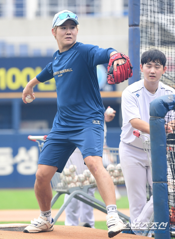 '배팅볼 투수' 박민우 '배트도 부러뜨린 강속구' 강인권 감독의 손바닥 …