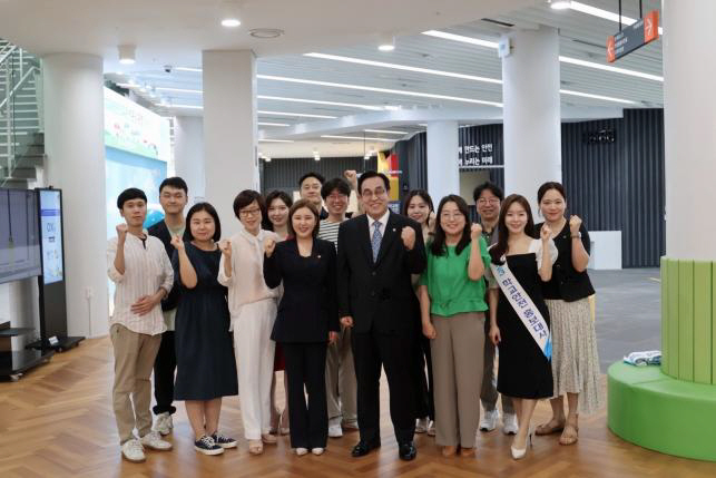 '미스트롯' 송가인, 김다현 학교안전 홍보대사로 위촉