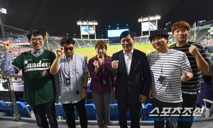 "실시간중계 직관!" 1년2개월만에 확 달라진 야구장,시각장애'찐팬'들의…