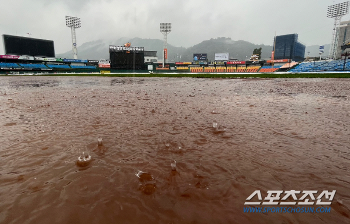 잠실→수원→대전 이어 광주도 취소, 또 가을비에 발목 잡힌 KBO리그