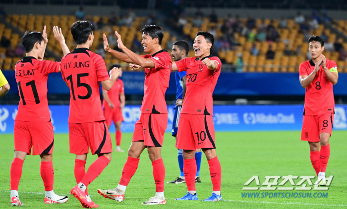 '이강인 없어도 되나?' 골잡이 걱정하던 황선홍호, 폭풍 9골 퍼레이드 …