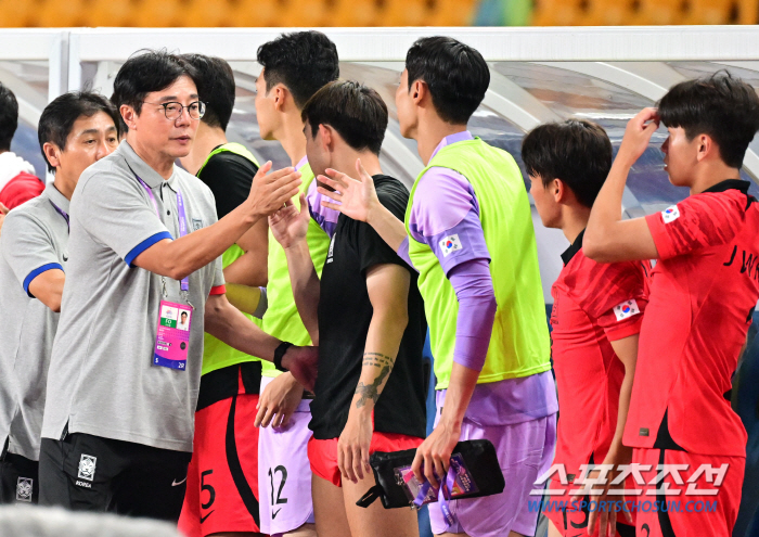 '이강인 없어도 되나?' 골잡이 걱정하던 황선홍호, 폭풍 9골 퍼레이드 …