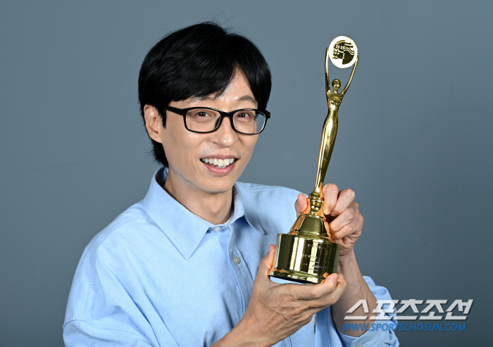 [단독①] 유재석 "'괜찮을까' 고민한 '플레이유', 수상 예상 못해"(…