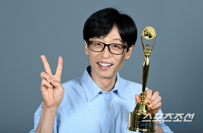 [단독①] 유재석 "'괜찮을까' 고민한 '플레이유', 수상 예상 못해"(…