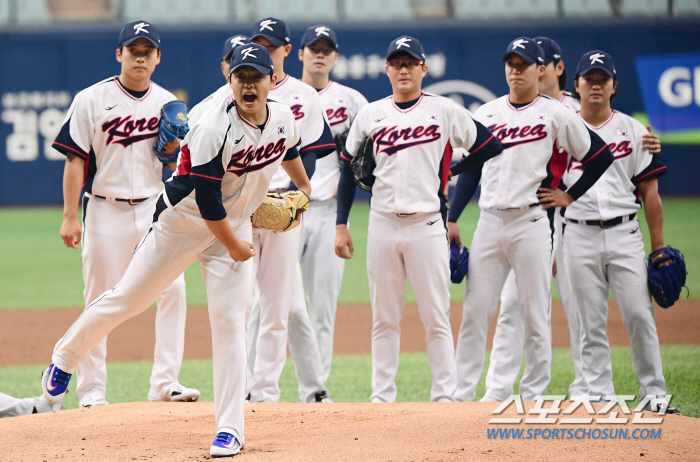 '완전체 이룬 류중일호' 고척돔 울려 퍼진 '4연속 금메달을 향한 우렁찬…