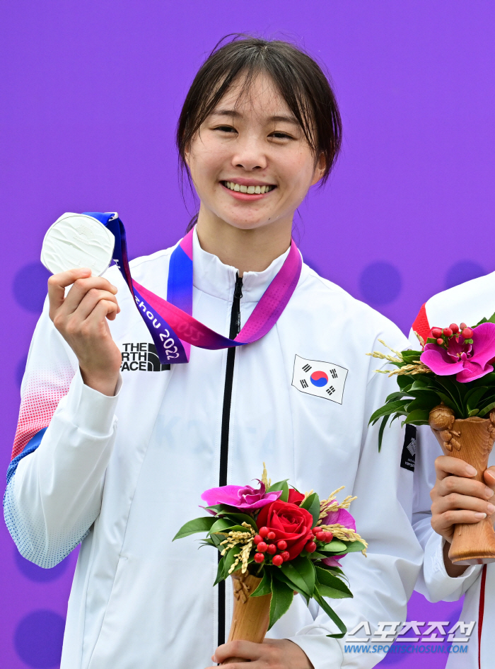 한국선수단 첫 메달 주인공 여자 근대5종 김선우, 아쉬움과 자부심에 눈물…