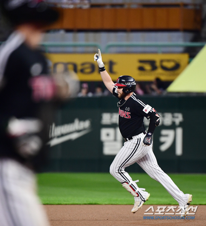 지난 2년간 외국인 타자없이 가을야구…올해 LG엔 결승타 1위 오스틴이 …