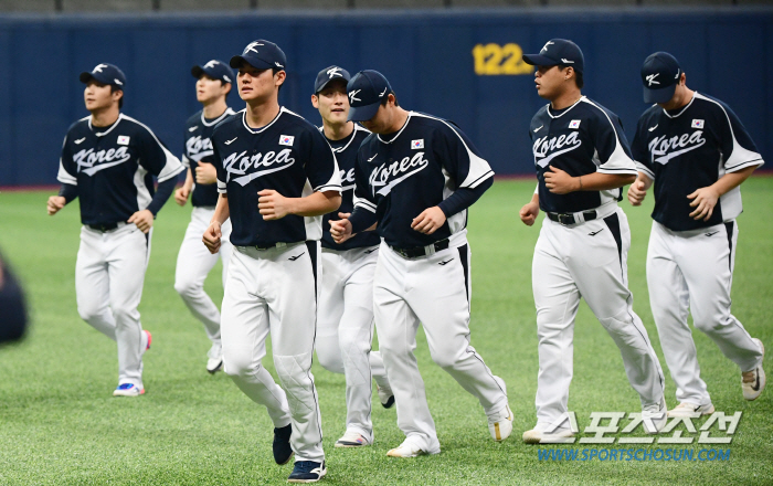 '이의리→윤동희 미스터리' 야구 대표팀은 왜 뒤늦게 타선 강화에 올인할까…