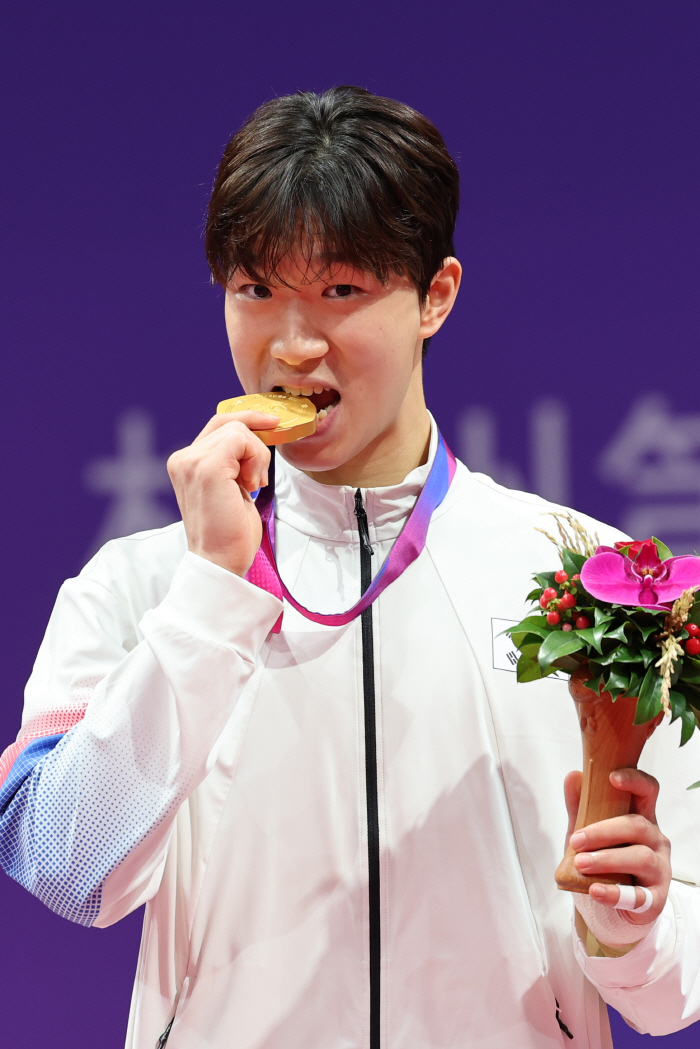 '손흥민'을 존경한 韓 태권도 박우혁 80㎏급 금 발차기, 7세 개구쟁이…