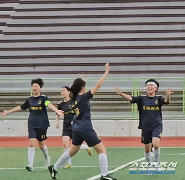 "축구 넘좋아♥" 이화여고X전농중 '서울대표' 여축스포츠클럽이 쏘아올린 …