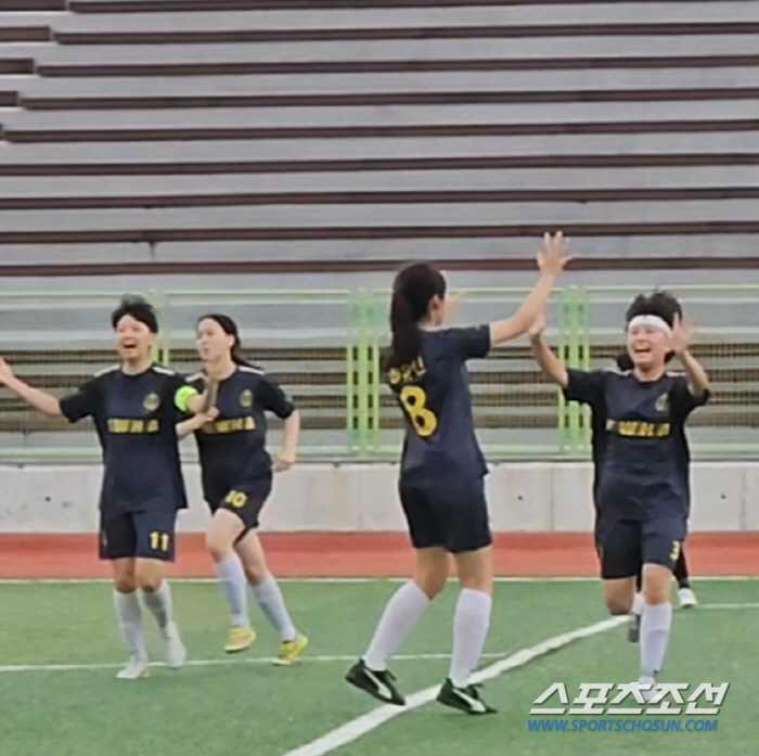 "축구 넘좋아♥" 이화여고X전농중 '서울대표' 여축스포츠클럽이 쏘아올린 …