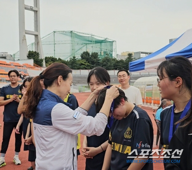 "축구 넘좋아♥" 이화여고X전농중 '서울대표' 여축스포츠클럽이 쏘아올린 …