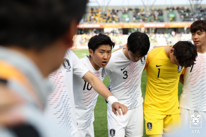 '때아닌 샤워논쟁'GK이광연,中 짜요 잠재울 '불꽃선방' 기대해[항저우O…