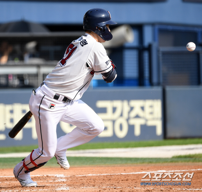 허 찌른 조수행 '기습번트'·프로 18년 차 김현수 '번뜩인 판단', 장…