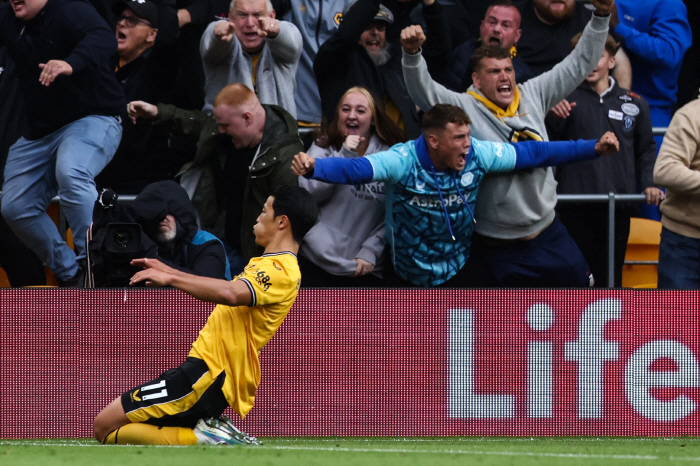 '코리안가이 폼 미쳤다!' 황희찬, 3경기 연속골+EPL 득점 4위 등극…