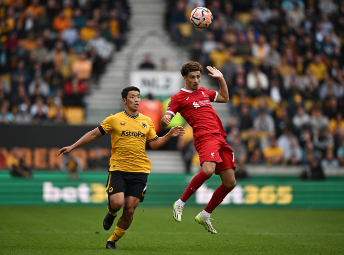 '코리안가이 폼 미쳤다!' 황희찬, 3경기 연속골+EPL 득점 4위 등극…