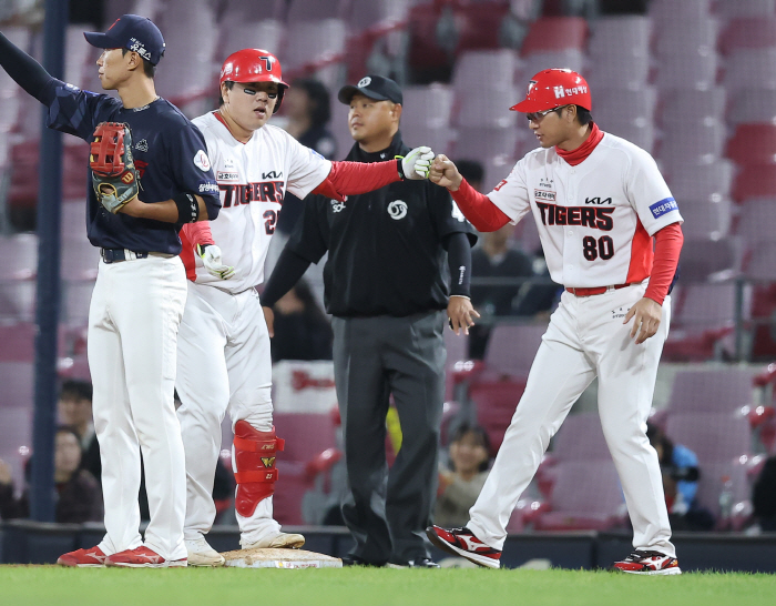 '아직 안 끝났어!' KIA, 혈투 끝 롯데에 역전승…5위 두산과 2G차…