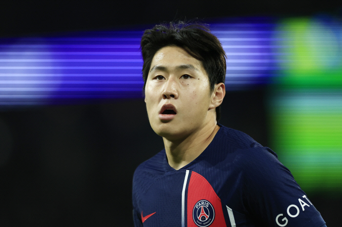 "아직 어리지만 완벽한 선수, 수비도 되는데 골까지 넣는다" PSG 감독…